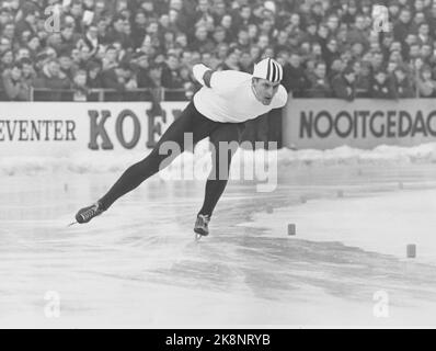 DEMER, Niederlande 19660123. Skating-Europameisterschaft 1966. Für die Norweger wurde das europäische Skaten in Deves zu einer traurigen Vorstellung. Hier Fred Anton Maier im Einsatz, der in Denever zum besten Norweger in der Gesamtwertung wurde, aber diesmal keinen Distanzsieg gewann. Foto: Ivar Aaserud Current / NTB Stockfoto