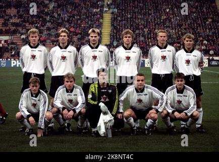 Mailand, Italien 19961204 Champions-League-Spiel RBK / Mailand im San Siro Stadion in Mailand, wo Rosenborg gewann 2-1. Action aus dem Spiel, RBK in weiß und schwarz. Teambide von Start-11 Foto: Gorm Kallestad / NTB. Stockfoto