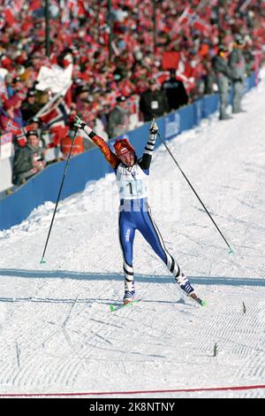 Olympische Winterspiele 19940221 in Lillehammer. 4 x 5 Kilometer für Frauen im Langlauf. Russlands Ankerfrau, Ljubow Egorova, jubelt über die Ziellinie. Russland wurde zu olympischen Meistern. Foto: Bjørn Sigurdsøn / NTB Stockfoto