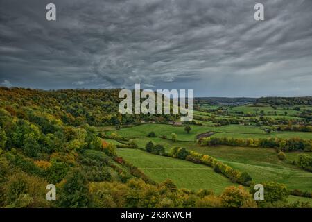 Herbstansicht vom Coaley Peak kurz vor dem Regen Stockfoto