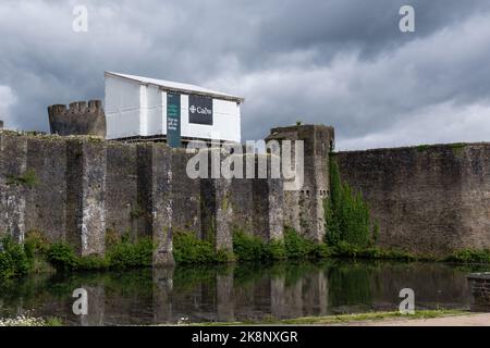 Die Caerphilly Castle Mauern im Südwal während des Wiederaufbaus Stockfoto