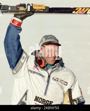 Kvitfjell. Alpine-WM-Finale. Alpint, WM-Ziel. Super g, Männer. Lasse Kjus freut sich im Zielgebiet, nachdem der Sieg in der Weltcup-Gesamtwertung gesichert ist. Kjus war die Nummer drei beim heutigen Super-G-Lauf auf Kvitfjell. - - Das Bild beträgt ca. 5,2 MB - - (NTB-Foto: Lise Åserud) Stockfoto