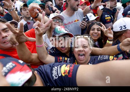 Zuschauer, Fans beim Formel 1 Aramco United States Grand Prix 2022, 19. Runde der FIA Formel 1 Weltmeisterschaft 2022 vom 21. Bis 23. Oktober 2022 auf dem Circuit of the Americas, in Austin, Texas - Foto: Dppi/DPPI/LiveMedia Stockfoto