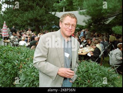 Oslo 19940825. Aschehoug Verlage Traditional Garden Company. Hier Autor Roy Jacobsen in der Gartengesellschaft. Foto: Rune Petter Næs NTB / NTB Stockfoto