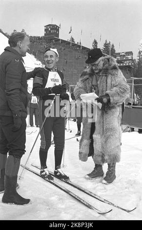 Oslo 19760312. Die Storting Vertreter Holmenkollrenn. Hier Storting-Präsident Gutturm Hansen im Startbereich unter dem Skirennen. Foto: Oddvar Walle Jensen NTB / NTB Stockfoto