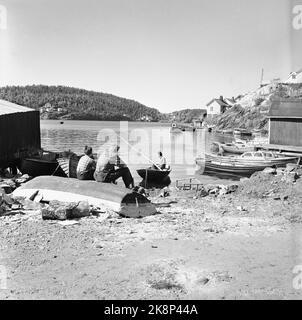 Kragerø 195406 - Sommerbilder aus Kragerø. Ruhiges Sommerleben am Meer. Mann beim Angeln. Kleine Boote. Foto: Current / NTB Stockfoto