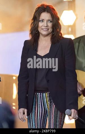 New York, NY, USA. 24. Oktober 2022. Martina McBride auf der Bühne der NBC Today Show Concert Series mit Wynonna Judd, Rockefeller Plaza, New York, NY 24. Oktober 2022. Kredit: Kristin Callahan/Everett Collection/Alamy Live Nachrichten Stockfoto