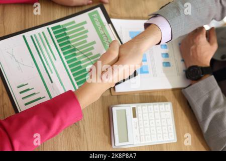 Teamarbeit Kollegen Geschäftsleute Handschlag nach dem Treffen Stockfoto