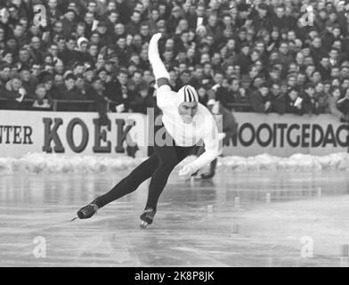 DEMER, Niederlande 19660123. Skating-Europameisterschaft 1966. Für die Norweger wurde das europäische Skaten in Deves zu einer traurigen Vorstellung. Hier sehen wir Bjørn Tveter in Aktion, die nicht zu denen gehörte, die an diesem Steven Empfindungen machen. Foto: Ivar Aaserud Current / NTB Stockfoto