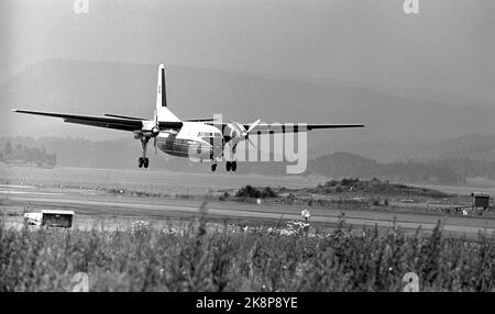 Fornebu 19680706. „Verantwortungsvoller Turm“. Die Fluglotsen in Fornebu sind für Tausende von Menschenleben und für Material für Millionen von Dollar verantwortlich. Über 80.000 Flugzeuge führten den Turm im vergangenen Jahr an, und der Verkehr wird zunehmen. Foto: Sverre A. Børretzen / Aktuell / NTB Stockfoto