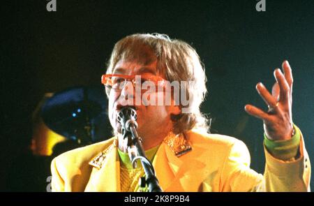 Oslo 19920526: Die Künstlerin Elton John hat ein Konzert in Oslo Spectrum. Foto: Morten Holm NTB / NTB Stockfoto
