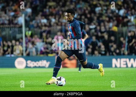 Barcelona, Spanien - 23/10/2022, Alejandro Balde vom FC Barcelona während des spanischen Fußballspiels La Liga zwischen dem FC Barcelona und dem Athletic Club Bilbao am 23. Oktober 2022 im Spotify Camp Nou in Barcelona, Spanien - Foto: Marc Graupera Aloma/DPPI/LiveMedia Stockfoto