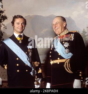 Oslo, 1974. Oktober: König Carl Gustaf von Schweden zu einem offiziellen Besuch in Norwegen. Hier zusammen mit König Olav in der Vogelfabrik auf dem Schloss fotografiert. Foto: NTB / NTB Stockfoto