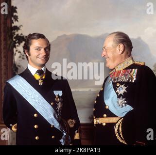 Oslo, 1974. Oktober: König Carl Gustaf von Schweden zu einem offiziellen Besuch in Norwegen. Hier zusammen mit König Olav in der Vogelfabrik auf dem Schloss fotografiert. Foto: NTB / NTB Stockfoto