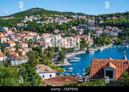 Blick auf die malerische Stadt Cavtat an der dalmatinischen Küste Kroatiens Stockfoto