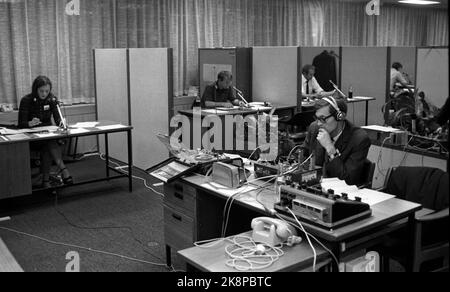 Kommunalwahlen in Oslo 19710920 1971. IBM House während der Wahlnacht. Großes Empfangszentrum für Wahlergebnisse im Vordergrund. Foto: NTB / NTB Stockfoto