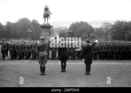 Oslo Oktober 1942. Die Norwegische Legion mit Parade beim Schlosspräsidenten Vidkun Quisling (Mitte). Foto: NTB *** das Foto wurde nicht verarbeitet ***** Stockfoto