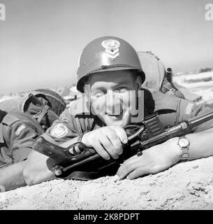 Ägypten 195702. Von 1957 bis 1967 wurden UN-Truppen auf dem Sinai eingesetzt, nachdem Israel den Sinai besetzt hatte (die Besatzung dauerte bis 1957). --- UN-Soldaten auf der Sinai-Halbinsel im Jahr 1957- un-Einsatztruppe auf der sinai-Halbinsel. Internationale UN-Truppen folgten dem israelischen Rückzug, und UN-Truppen wurden in der Sinai-Wüste eingesetzt, oft in der Nähe israelischer Stellungen. Picture: Corporal Malvin Floknes, Askøy. Foto: Sverre A. Børretzen / Aktuell / NTB Stockfoto