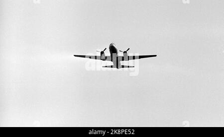 Fornebu 19680706. „Verantwortungsvoller Turm“. Die Fluglotsen in Fornebu sind für Tausende von Menschenleben und für Material für Millionen von Dollar verantwortlich. Über 80.000 Flugzeuge führten den Turm im vergangenen Jahr an, und der Verkehr wird zunehmen. Foto: Sverre A. Børretzen / Aktuell / NTB Stockfoto