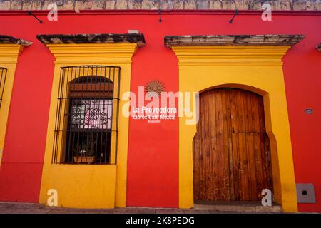 Macedonio Alcala Mezcal, Oaxaca-Stadt, Oaxaca-Stadt, Mexiko Stockfoto