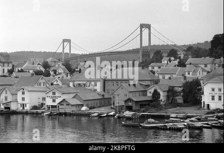 E-18, 9. August 1969. Aktuelle Nr. 32. 'Die Urlaubsstraße vor einigen ist die europäische Straße 18 - oder südlich, wie sie im Volksmund genannt wird. Wir sind der 613 Kilometer langen Straße von Oslo nach Stavanger gefolgt. Von der Autobahn zur Betongrasstraße, von den Dörfern von Vestfold bis zum felsigen Jæren. Durch einige der größten Städte des Landes und durch kleine südliche Deillen. Hier von Stathelle? ??? Foto: Per Ervik / Current / NTB Stockfoto