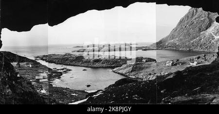 Lofoten, Winter 1951. Das Fischdorf in Lofoten wird geräumt, weil sie ohne Strom, Straßen-, Kai- und Telefonanschluss nicht betrieben werden können. An mehreren Orten haben die Gemeinden Umzugsgelder vom Staat beantragt, um die Häuser und die gesamte Bevölkerung zu verlegen. Hier ist eine Zusammenstellung von drei Bildern von Helle, einem der verlassenen Fischerdörfer außerhalb von Lofotodden. Foto: Sverre A. Børretzen / Aktuell / NTB Stockfoto
