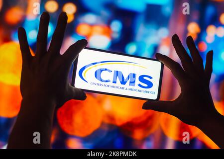 Brasilien. 24. Oktober 2022. In dieser Abbildung wird das Logo des Centers for Medicare and Medicaid Services (CMS) auf einem Smartphone-Bildschirm angezeigt. (Foto von Rafael Henrique/SOPA Images/Sipa USA) Quelle: SIPA USA/Alamy Live News Stockfoto