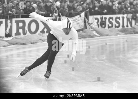 DEMER, Niederlande 19660123. Skating-Europameisterschaft 1966. Für die Norweger wurde das europäische Skaten in Deves zu einer traurigen Vorstellung. Hier per Willy Guttormsen in Aktion, insgesamt wurde er Nr. 11. Foto: Ivar Aaserud Current / NTB Stockfoto