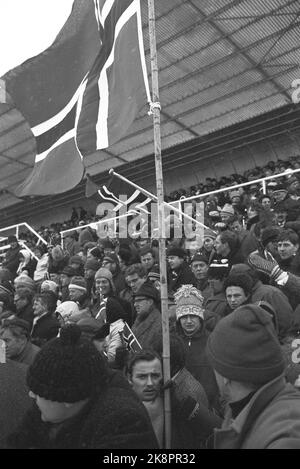 Devent, Niederlande, Februar 1969. WM auf Schlittschuhe. Hier sind einige der norwegischen Zuschauer. DAG Fornæs hat 1969 sowohl den NM, die Europameisterschaft als auch die Weltmeisterschaft gewonnen. Foto: Sverre A. Børretzen / Aktuell / NTB Stockfoto