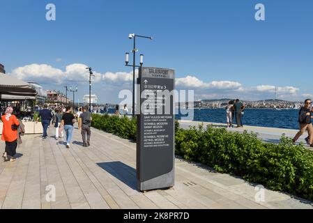 ISTANBUL, TÜRKEI – 24. SEPTEMBER 2022: Galataport, der neue Kreuzfahrthafen von Istanbul, wurde 2021 eröffnet und liegt am Ufer der Galata, Karakoy. Stockfoto