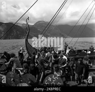 Oslo, 195705 die Aufnahme des Films die Wikinger (Wikinger). Hier kommt eines der Schiffe von Ragnar Lodbrok nach einer Tauschfahrt in Vestersveg nach Hause. Foto: Aage Storløkken / Current Stockfoto