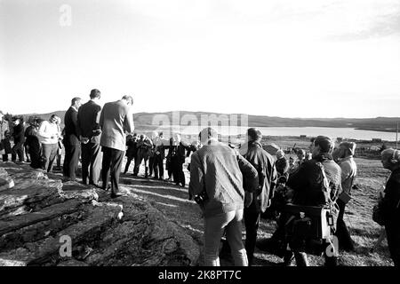 Hemsedal 19691011 die amerikanischen Astronauten Buzz Aldrin, Neil Armstrong und Michael Collins von 'Apollo 11', die Anfang des Jahres das Land auf dem Mond auf Europatournee ist. Nach dem Besuch in Oslo entspannten sie und Ehepartner sich bei der Jagd auf die Raufhühner in der Kabine von Verteidigungsminister Otto Grieg Tidemand. Hier treffen sich die drei Presse, bevor sie nach Hause fahren. Foto: Aage Storløkken / Aktuell / NTB Stockfoto