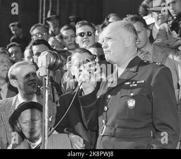 Oslo 19520509. General Dwight D. Eisenhower über norwegische Besuche. Hier sehen wir Eisenhower spricht mit den Studenten auf dem Universitätsplatz in Oslo. Foto: NTB Archive / NTB Stockfoto