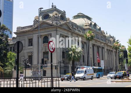 Das Äußere des Gebäudes der chilenischen Nationalbibliothek. Stockfoto