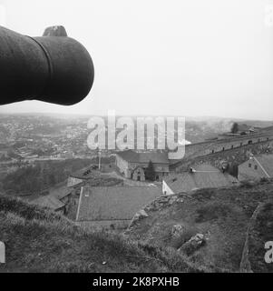 Halden 1961. 'Jungfrau in der Höhe' Festung Fredriksten in Halden. Blick auf die Stadt Halden. Kanone. 300. Jubiläum 2. Mai 1961. Foto: Aage Storløkken / Aktuell / NTB Stockfoto