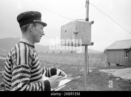 Finse, Slirå, 29. August 1959. Eisenbahnen und Meteorologe Olav rund um die Wetterstation. Foto; Sverre A. Børretzen / Aktuell / NTB Stockfoto