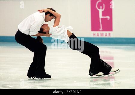 Olympische Winterspiele 19940226 in Hamar bei Lillehammer 1994. Kunstrøp, Show. Hier sind die Eistänzer Oksa Gritsjuk / Yevgenij Platov (Rus) in Aktion. Sie nahmen Gold in der Isdans Wettbewerb bei den Olympischen Spielen in Hamar Anfang dieser Woche. Foto: Lise Åserud / NTB / NTB (International Stevannings on the names: Oksana Grischuk / Evregny Platov (Rus)) Stockfoto