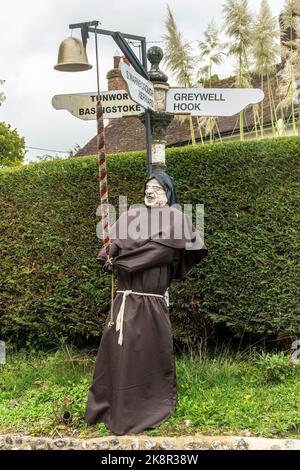 Herbstfest in Upton Grey, der Kerl fawkes Wettbewerbsfiguren rund um das Dorf, Hampshire, England, Großbritannien Stockfoto