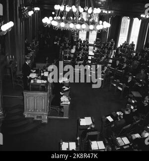 Oslo 195507. Der 10.. Jahrestag der Befreiung Norwegens. Hier aus dem Storting, wo Oscar Torp das Denkmal im Zusammenhang mit dem Jubiläum hält. Foto: NTB Archive / NTB Stockfoto