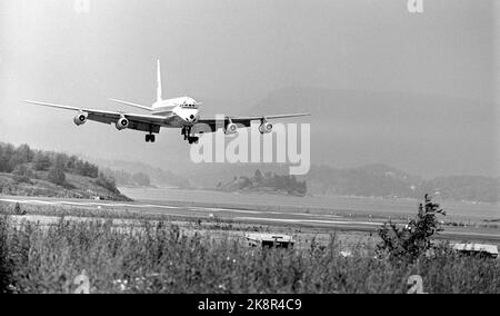 Fornebu 19680706. „Verantwortungsvoller Turm“. Die Fluglotsen in Fornebu sind für Tausende von Menschenleben und für Material für Millionen von Dollar verantwortlich. Über 80.000 Flugzeuge führten den Turm im vergangenen Jahr an, und der Verkehr wird zunehmen. Foto: Sverre A. Børretzen / Aktuell / NTB Stockfoto