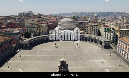 Eine Vogelperspektive auf die Piazza del Plebiscito in Neapel, Italien Stockfoto