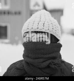 Tynset 11. Februar 1967, Bericht über Norwegens kältestes Dorf Tynset. Hier ist Bjørg Strømsaas, der gut eingewickelt ist. Foto: Aage Storløkken / Aktuell / NTB Stockfoto