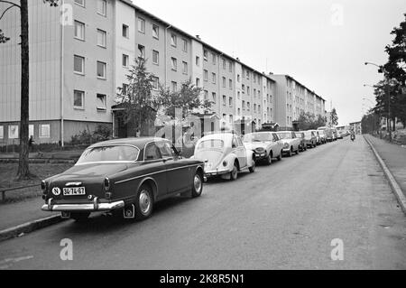 Oslo 19701107. ...... Aber das Auto ist Platz für. Aktueller Bericht über den Platz des Autos in der düsteren Stadt im Vergleich zu Kindern für Kinder. Bowers? Lambertsetter? Oppsal? Foto: Ivar Aaserud / Aktuell / NTB Stockfoto