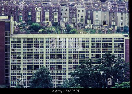 Blick auf die Skyline von Bristol mit neuen und alten Gebäuden, die Mitte der 1970er Jahre fotografiert wurden Stockfoto