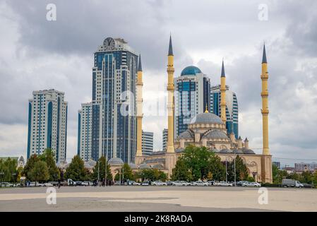 GROSNY, RUSSLAND - 29. SEPTEMBER 2021: Das Herz der Tschetschenien-Moschee und des Grosny-Stadtkomplexes, Tschetschenische Republik. Russland Stockfoto