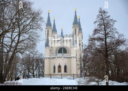 St. Alexander Kapelle Kirche an einem Wintertag. Peterhof Stockfoto