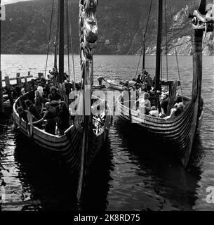 Oslo, 195705 die Aufnahme des Films die Wikinger (Wikinger) unter der Schirmherrschaft von Richard Fleischer. Hier sind zwei Wikingerschiffe, die an ursprüngliche Wikingerschiffe erinnern. Foto: Aage Storløkken / Current Stockfoto