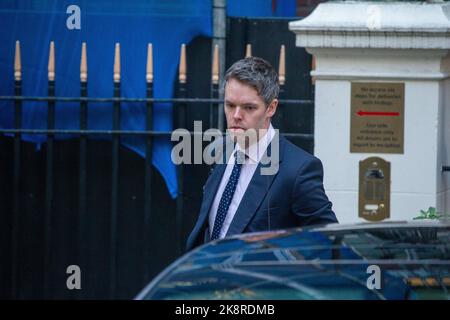 London, England, Großbritannien. 24. Oktober 2022. Der Berater von Rishi Sunak, LIAM BOOTH-SMITH, ist bei CCHQ zu sehen. (Bild: © Tayfun Salci/ZUMA Press Wire) Stockfoto