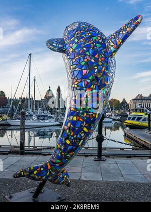 Eine Mosaik-Orca-Skulptur am Hafen in Victoria, British Columbia, Kanada. Stockfoto