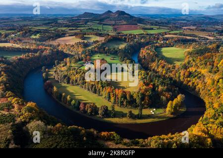 Luftaufnahme von Scott's Blick über das Tweed Valley über Old Melrose in Richtung Eildon Hills. Scottish Borders, Schottland, Großbritannien Stockfoto